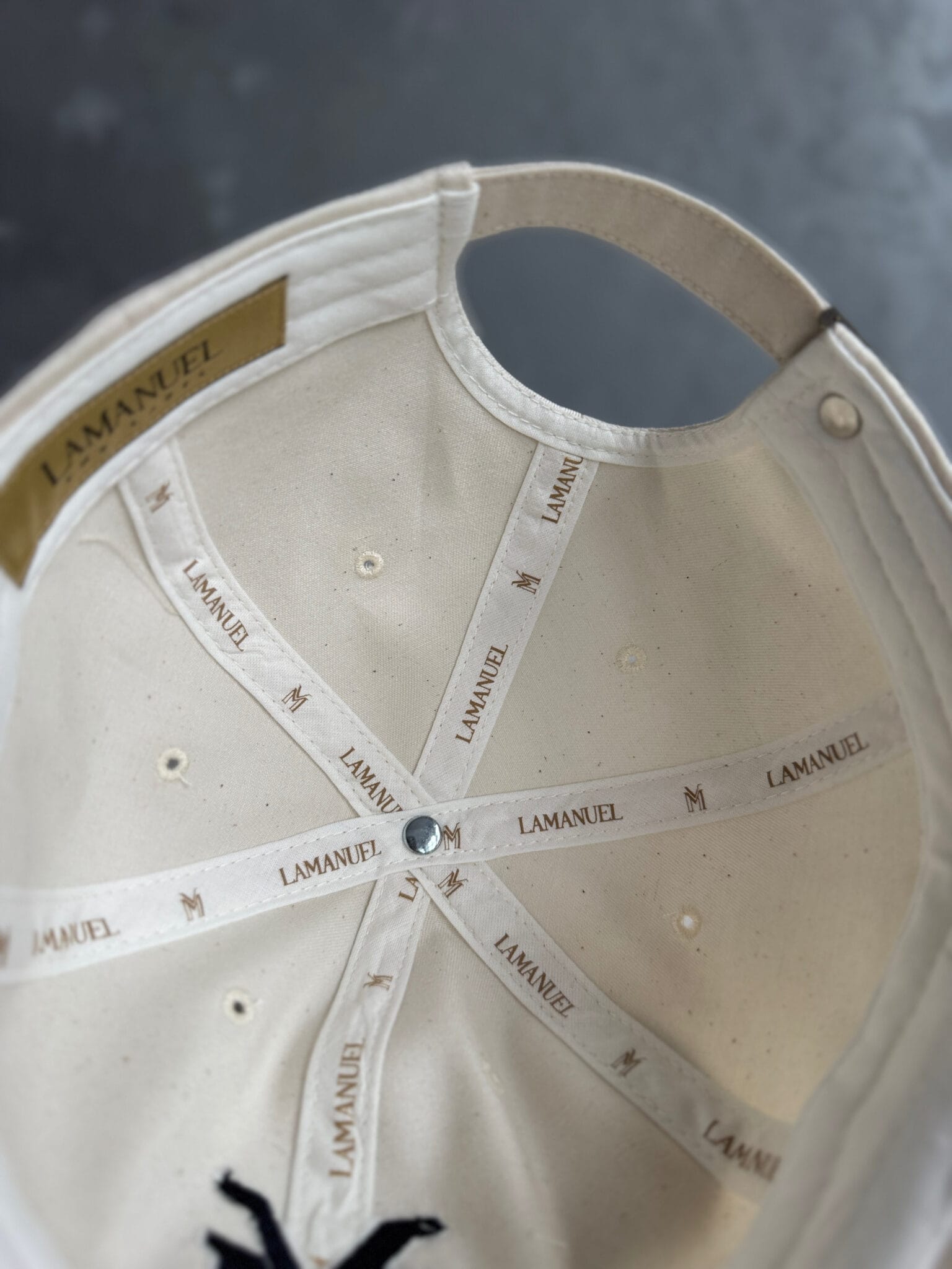 Czapka FESTIVE vanilla LAMANUEL - obrazek 3