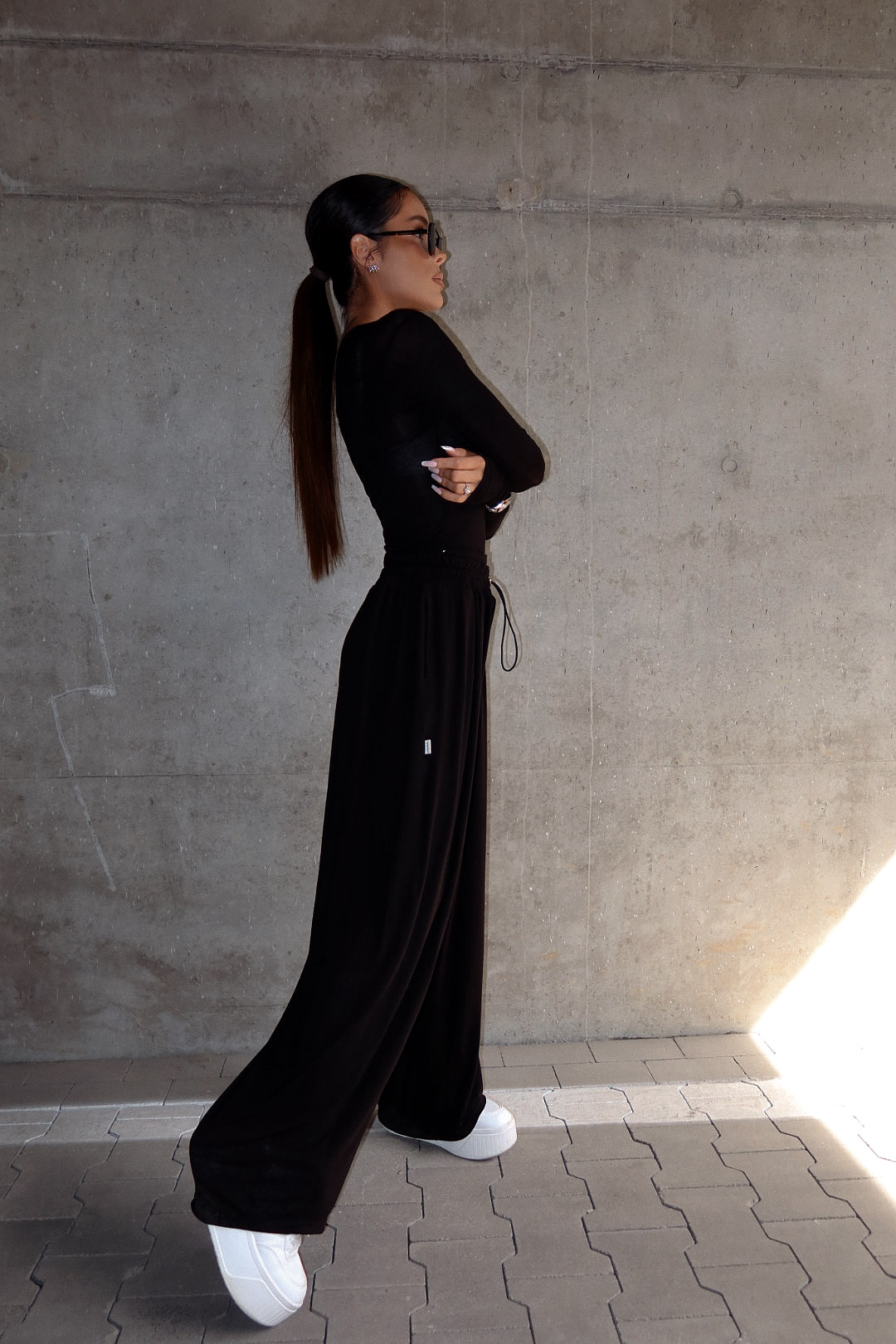 Top HUGGIE czarny LAMANUEL - obrazek 7