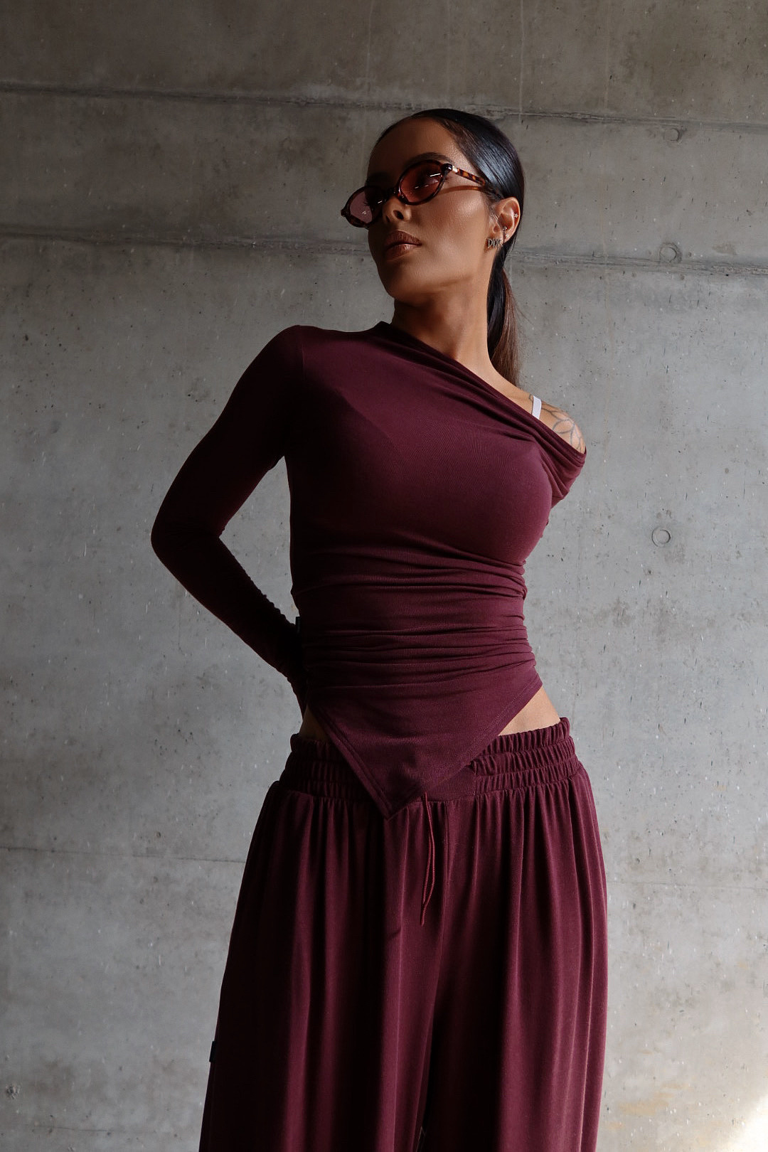 Top HUGGIE bordo LAMANUEL - obrazek 4