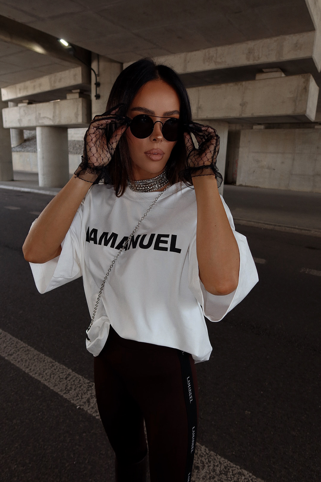 Tshirt NOIR ecru/czarny LAMANUEL - obrazek 6